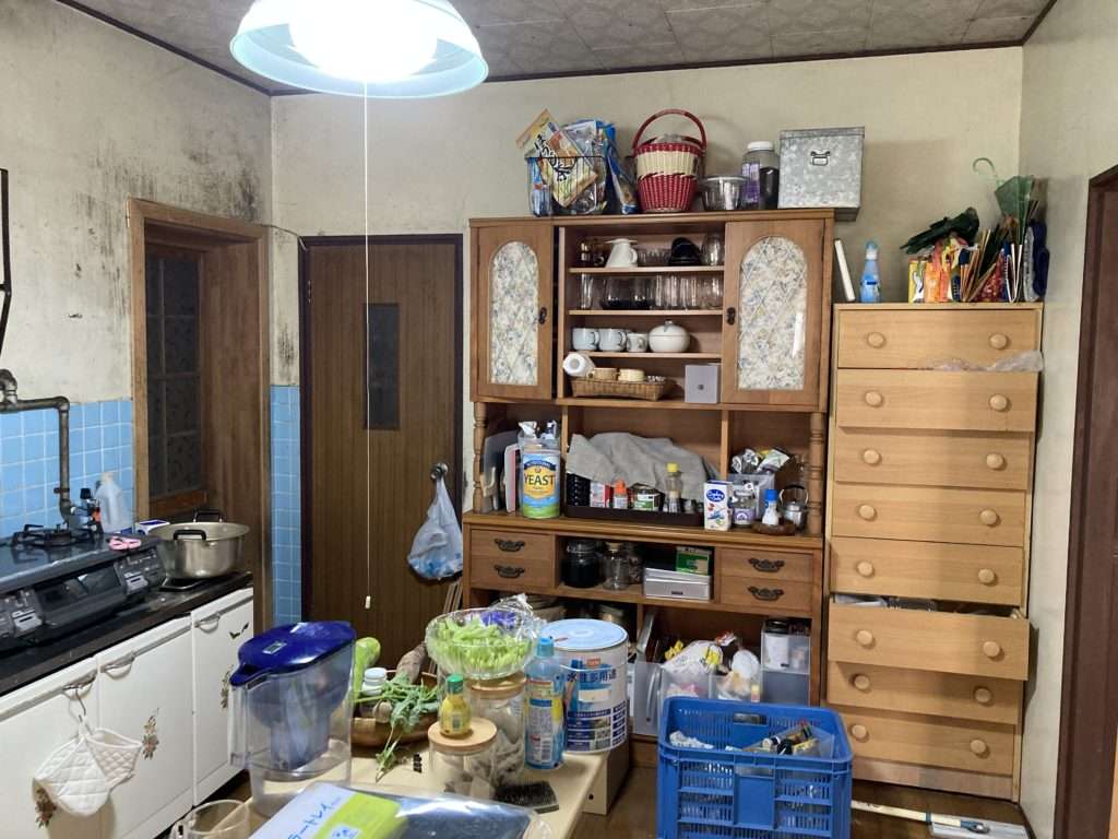 Akiya house Japan kitchen before renovation