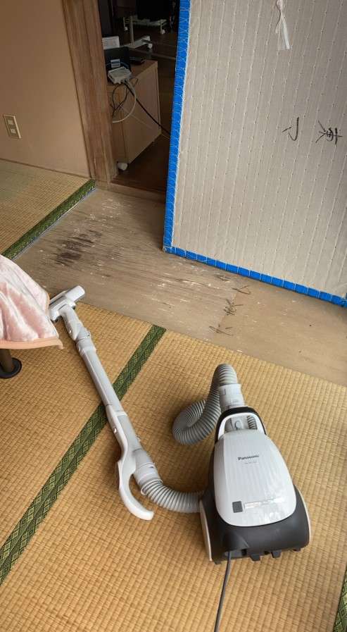 Cleaning Under Tatami